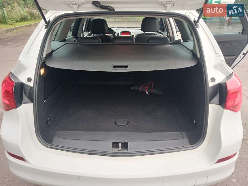 Универсал Opel Astra 2012 в Стрые