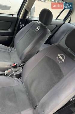 Седан Opel Astra 2006 в 