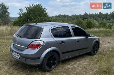 Хэтчбек Opel Astra 2005 в 