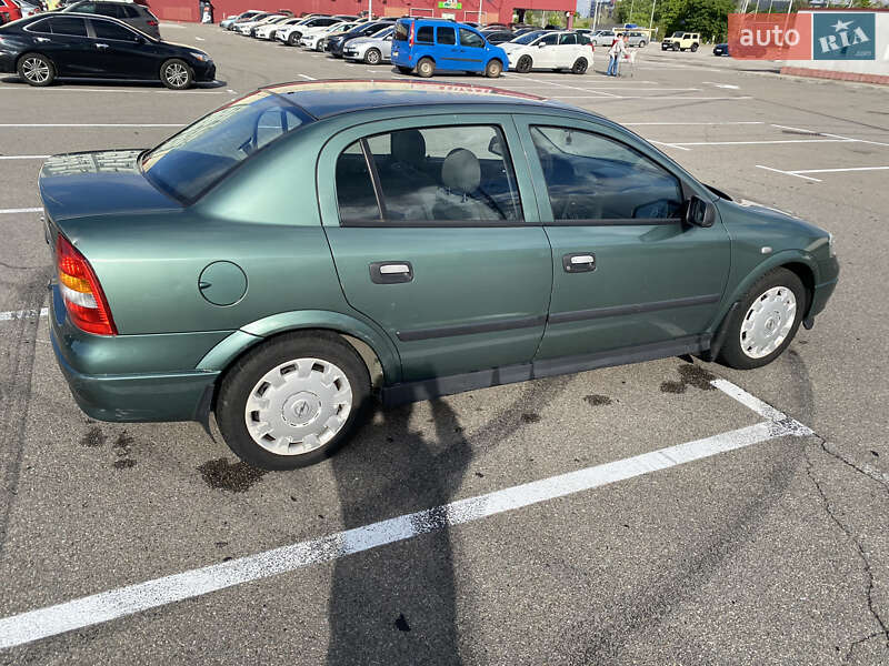 Седан Opel Astra 2007 в Киеве