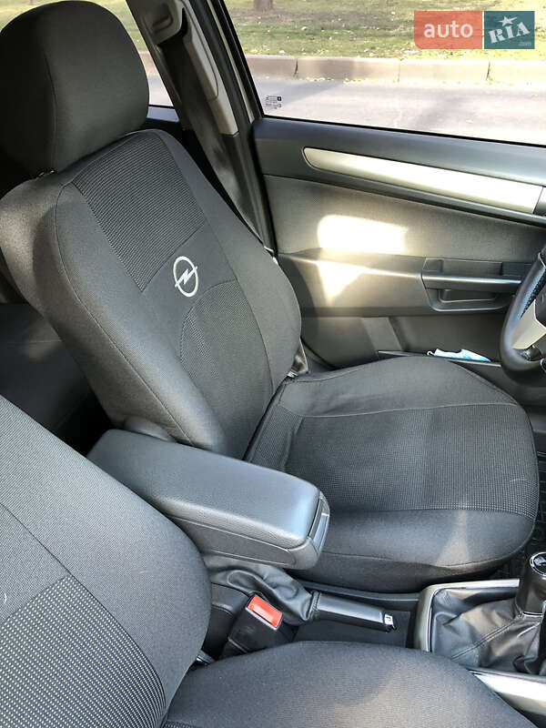 Хэтчбек Opel Astra 2007 в Николаеве