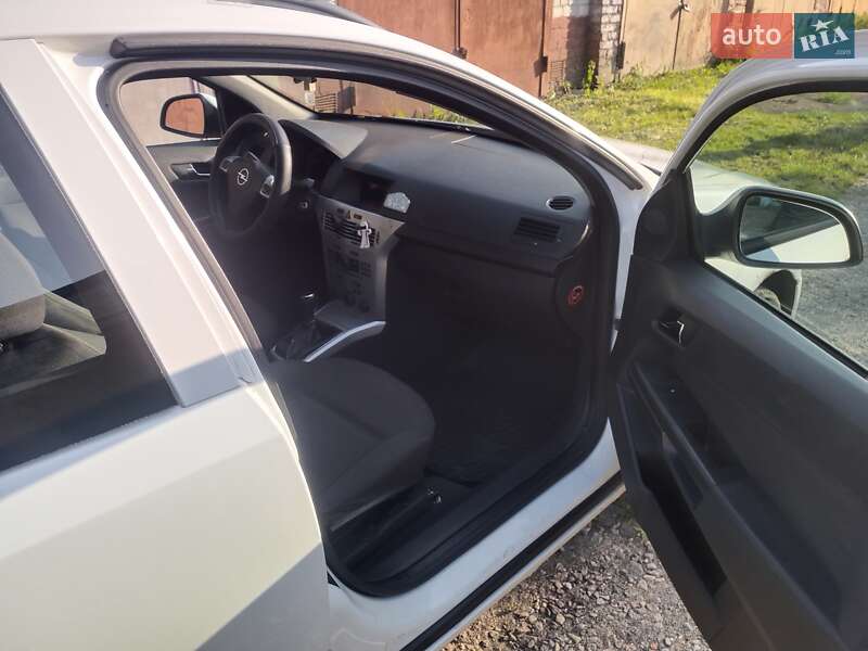 Універсал Opel Astra 2010 в Чернігові