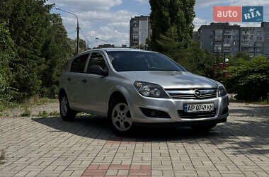 Хэтчбек Opel Astra 2010 в Запорожье