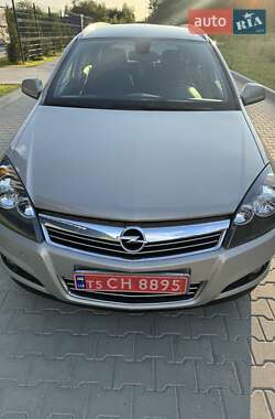 Універсал Opel Astra 2010 в Жидачові