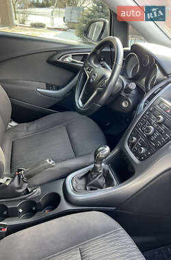 Универсал Opel Astra 2014 в 