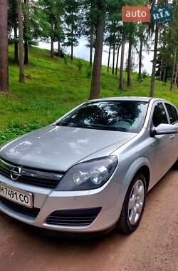 Хэтчбек Opel Astra 2006 в 