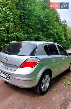 Хэтчбек Opel Astra 2006 в 