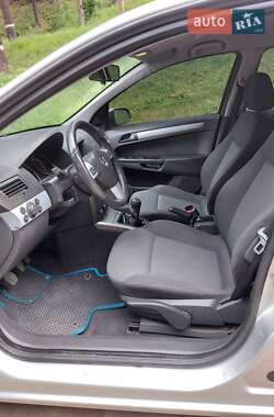 Хэтчбек Opel Astra 2006 в 