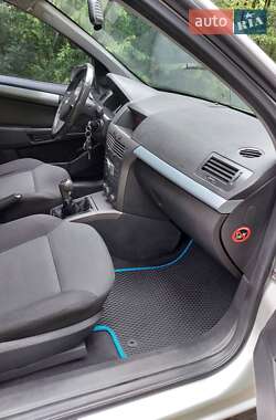Хэтчбек Opel Astra 2006 в 