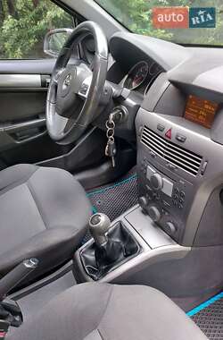 Хэтчбек Opel Astra 2006 в 