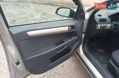 Хэтчбек Opel Astra 2008 в 
