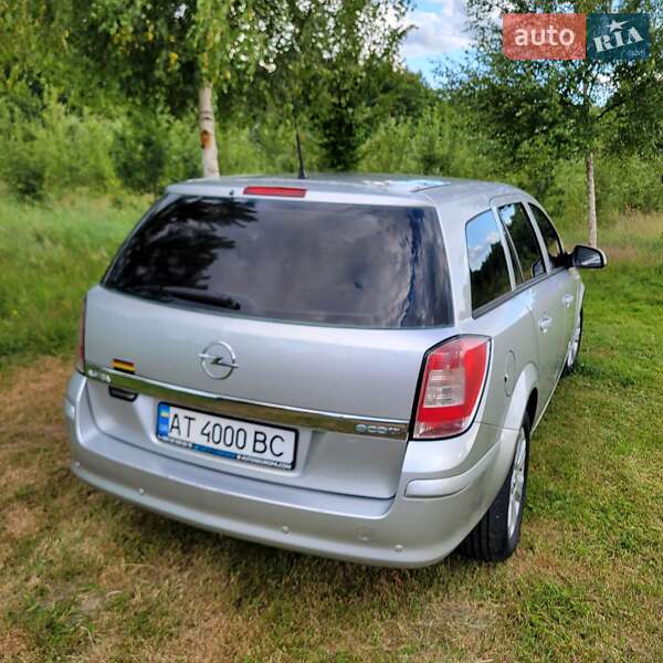Універсал Opel Astra 2009 в Калуші