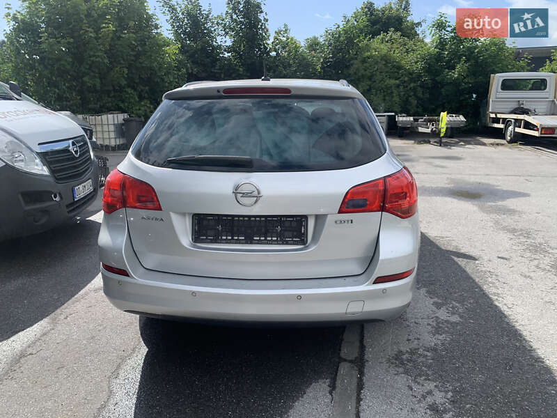 Универсал Opel Astra 2011 в Киеве