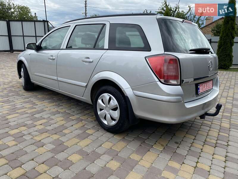 Універсал Opel Astra 2005 в Нововолинську