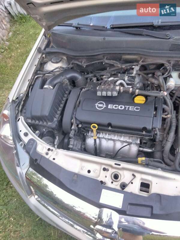 Универсал Opel Astra 2010 в Калуше