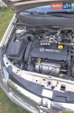 Универсал Opel Astra 2010 в 