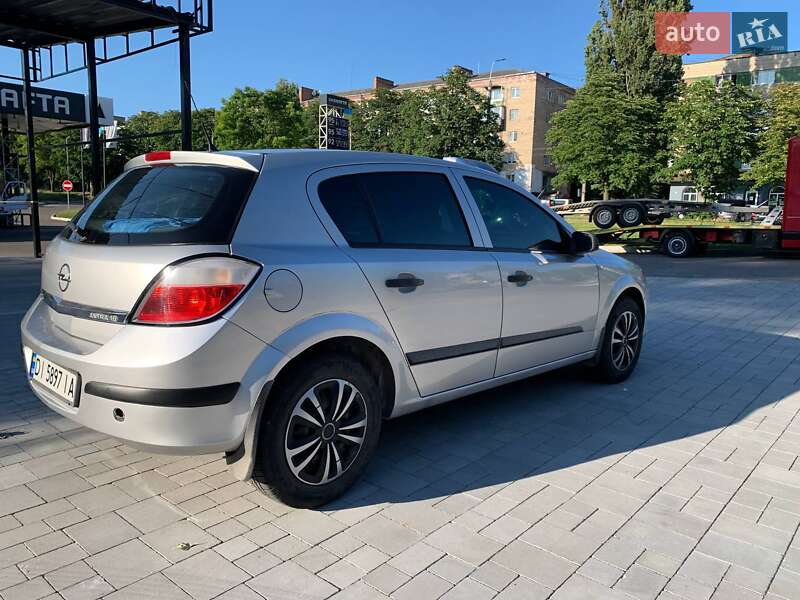 Хетчбек Opel Astra 2006 в Рівному