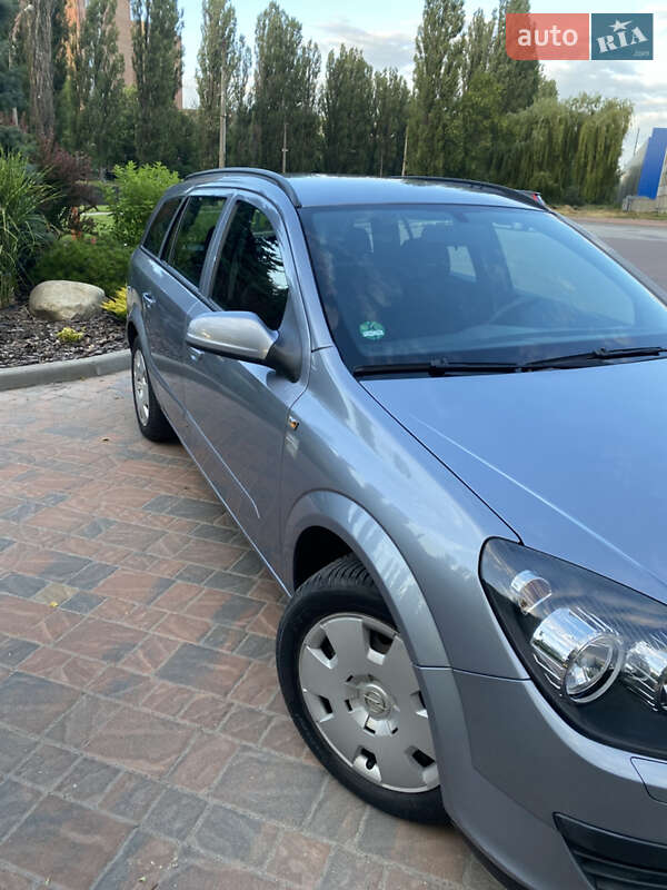 Универсал Opel Astra 2005 в Полтаве