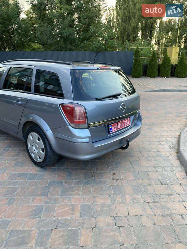 Универсал Opel Astra 2005 в Полтаве