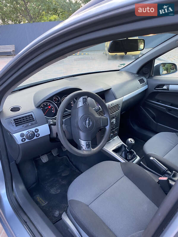Универсал Opel Astra 2005 в Полтаве