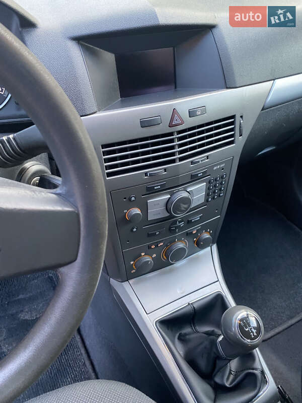 Универсал Opel Astra 2005 в Полтаве