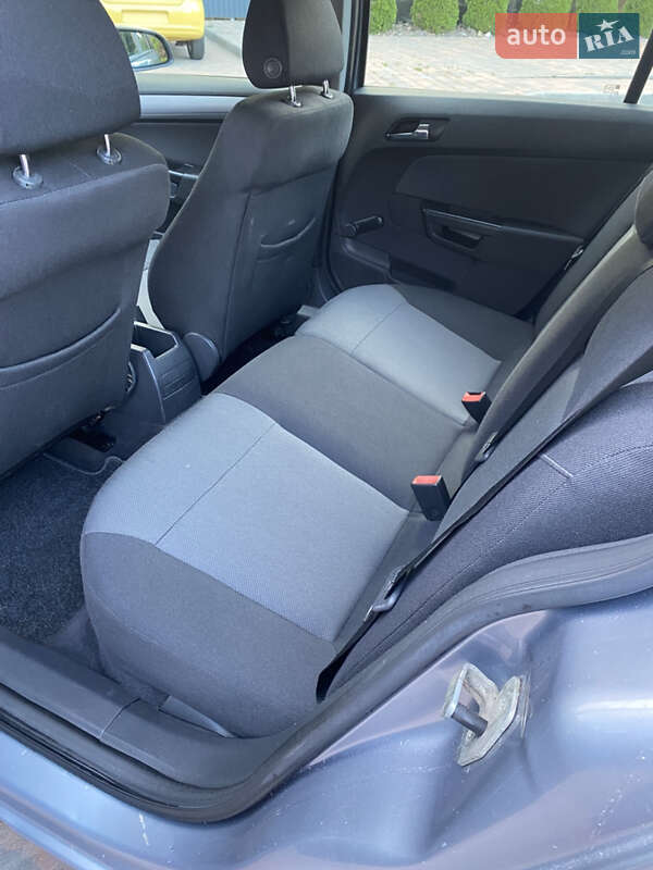 Универсал Opel Astra 2005 в Полтаве