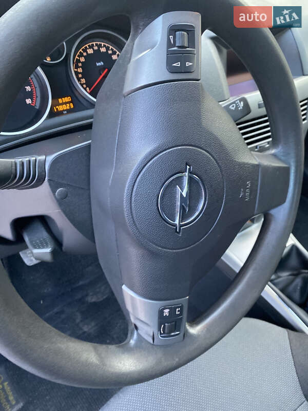 Универсал Opel Astra 2005 в Полтаве