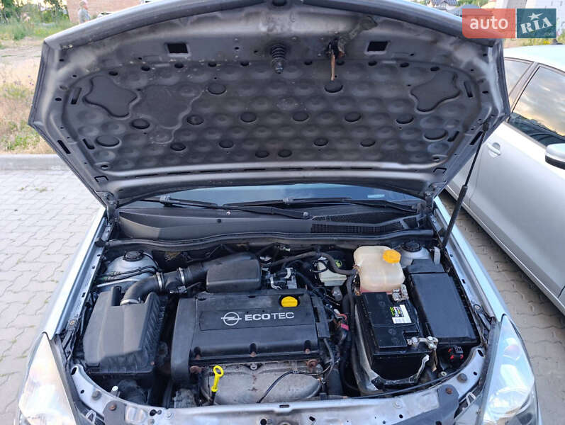 Универсал Opel Astra 2005 в Полтаве