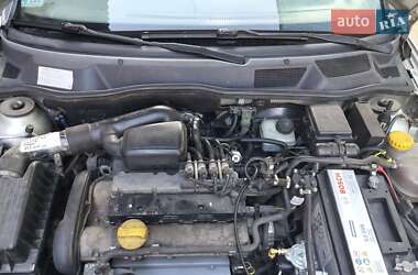 Хэтчбек Opel Astra 1998 в 