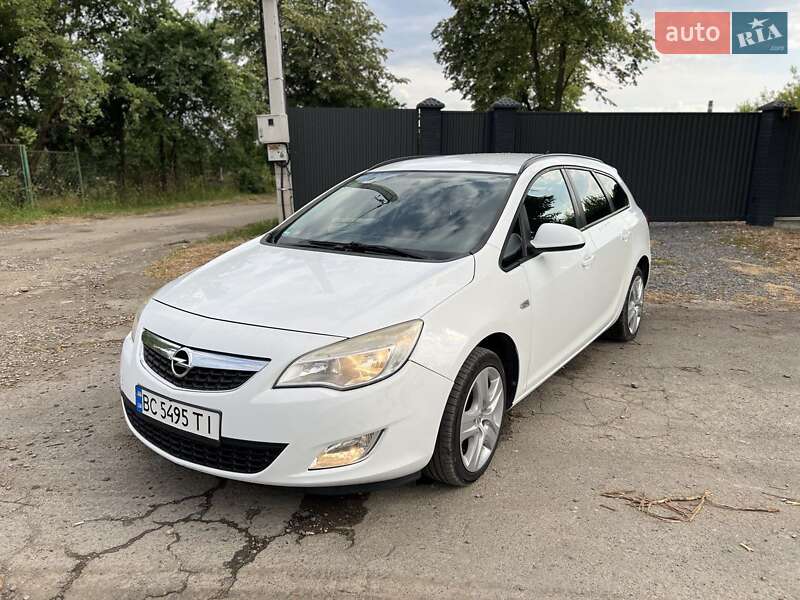 Універсал Opel Astra 2011 в Львові