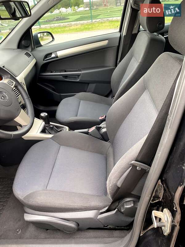 Универсал Opel Astra 2008 в Самборе