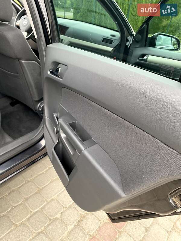 Универсал Opel Astra 2008 в Самборе