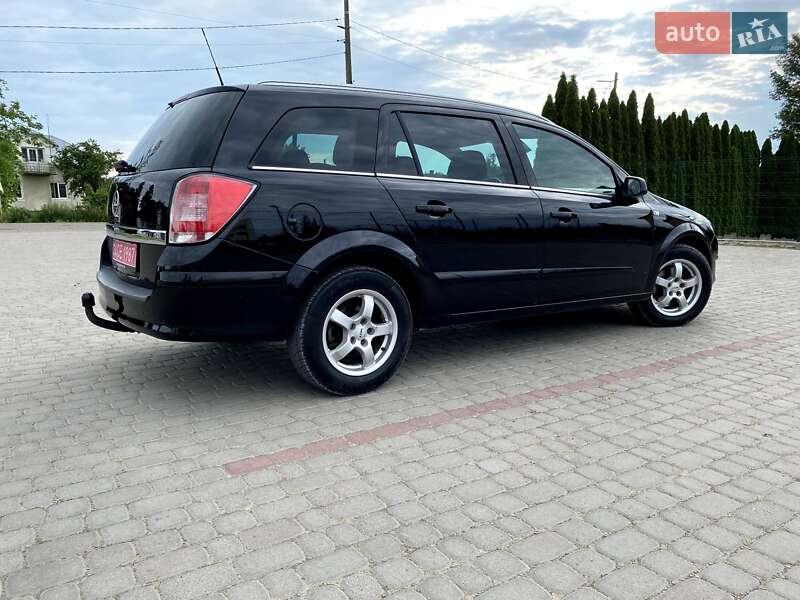 Универсал Opel Astra 2008 в Самборе