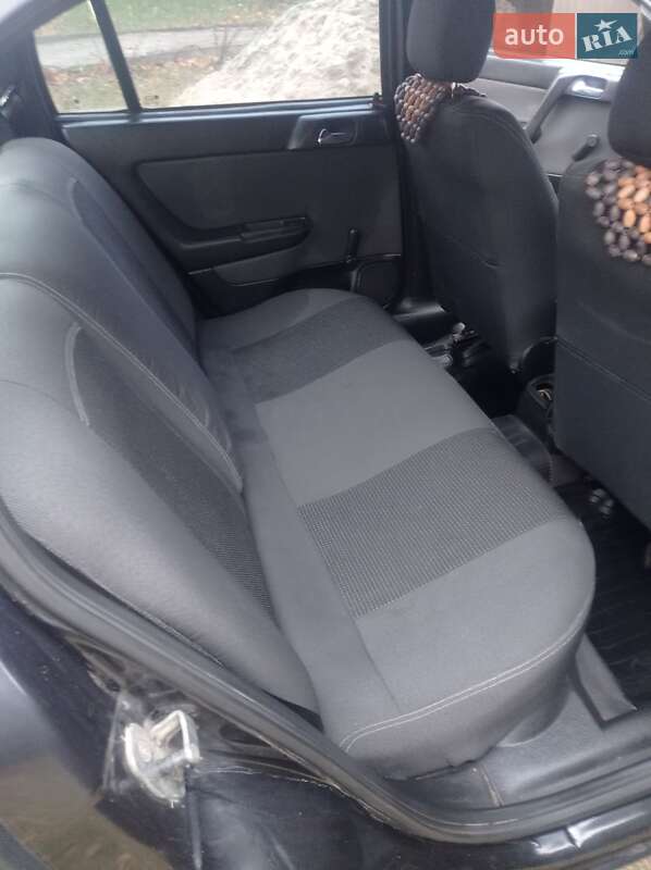 Седан Opel Astra 2008 в Ромнах