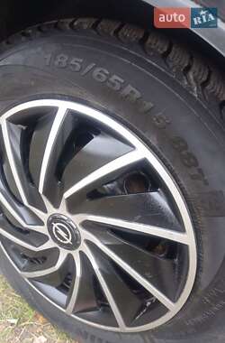 Седан Opel Astra 2008 в Ромнах