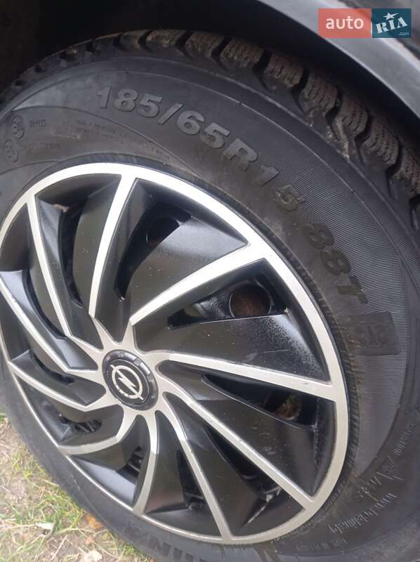 Седан Opel Astra 2008 в Ромнах