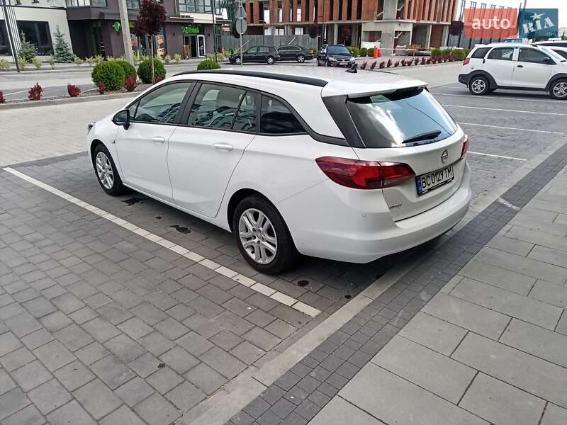 Универсал Opel Astra 2019 в Городке