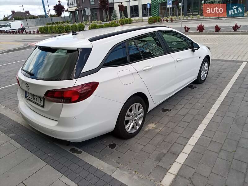 Универсал Opel Astra 2019 в Городке
