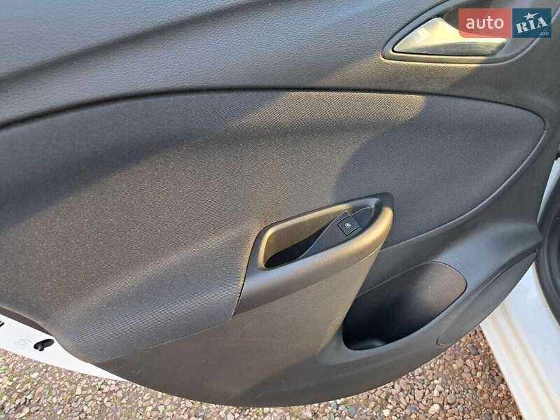 Универсал Opel Astra 2019 в Городке