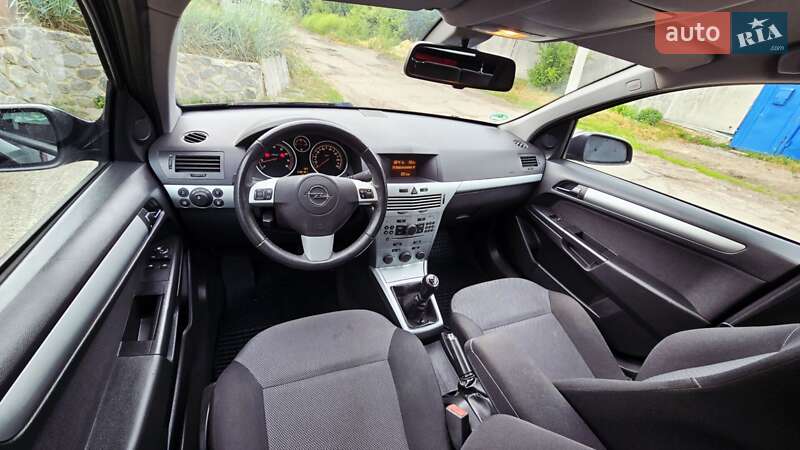 Универсал Opel Astra 2009 в Полтаве