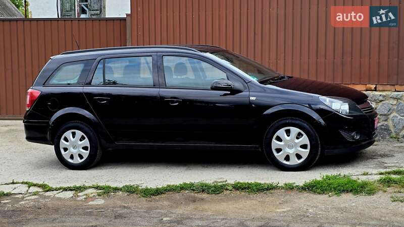Универсал Opel Astra 2009 в Полтаве