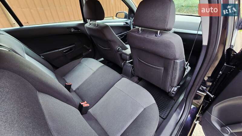 Универсал Opel Astra 2009 в Полтаве