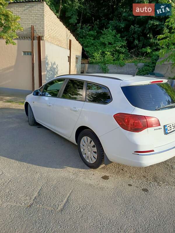 Универсал Opel Astra 2014 в Чернигове