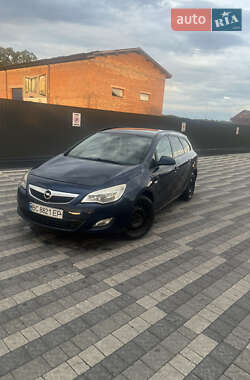 Універсал Opel Astra 2011 в Львові
