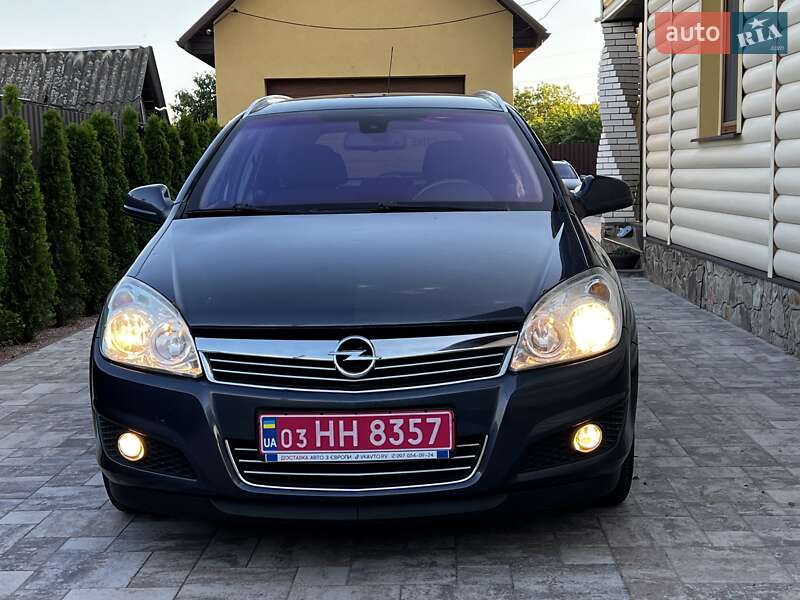 Универсал Opel Astra 2010 в Сарнах