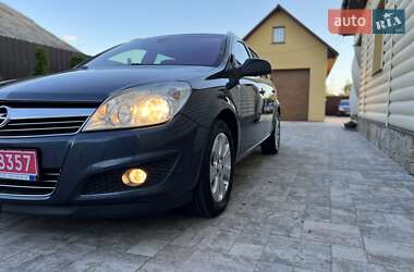 Универсал Opel Astra 2010 в 