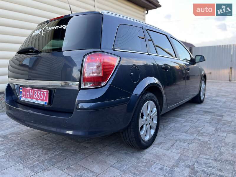 Универсал Opel Astra 2010 в Сарнах
