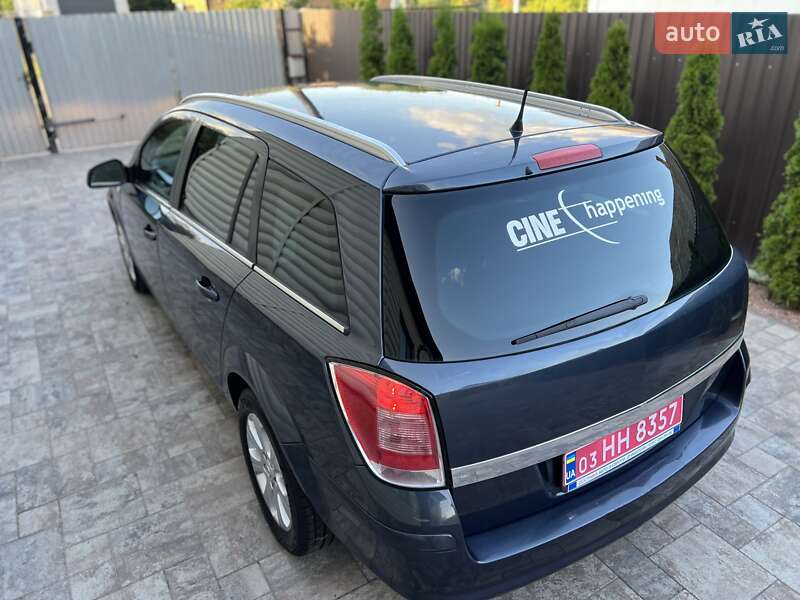Универсал Opel Astra 2010 в Сарнах