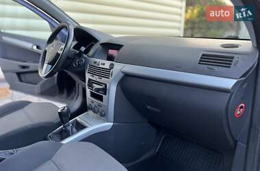 Универсал Opel Astra 2010 в 