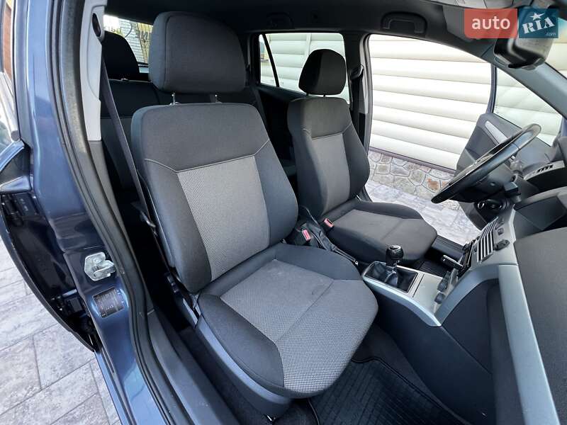 Универсал Opel Astra 2010 в Сарнах
